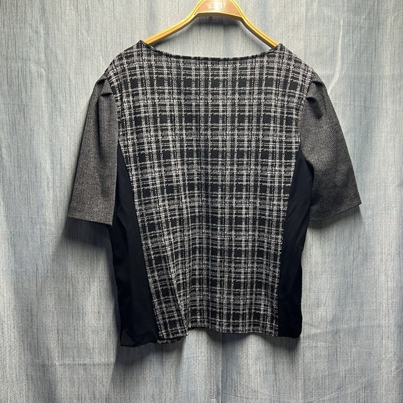 🇺🇸 Vince Camuto short sleeve blouse size medium - Picture 5 of 8